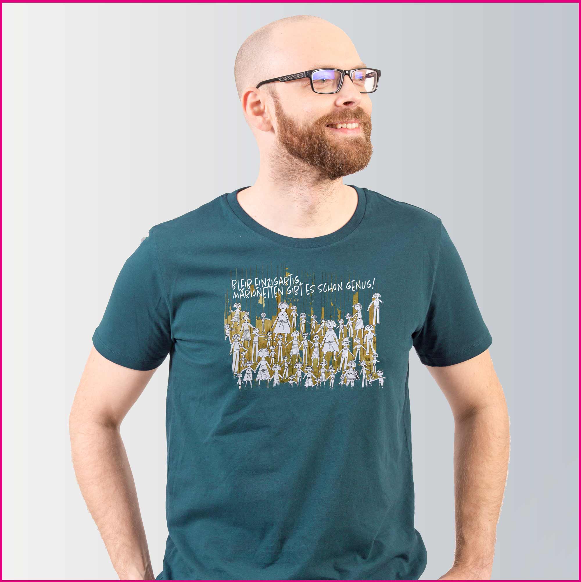 Produktfoto Männer T-Shirt mit dem Motiv "Marionettenspiel" von Marlies Vigl